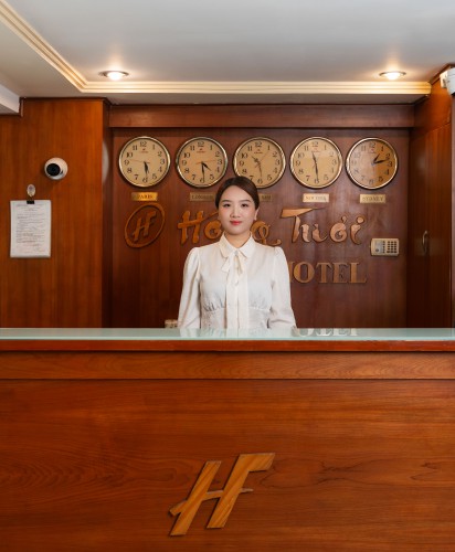 Lễ Tân Khách Sạn